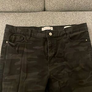 Social Standard by Sanctuary high rise skinny black camo Zip Closures size 14